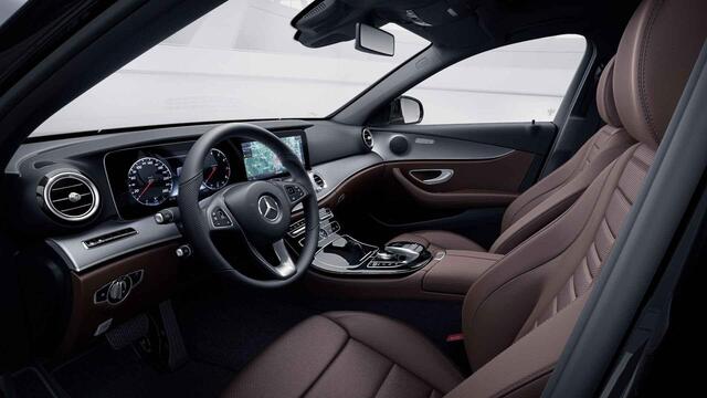 Mercedes-Benz E-KLASSE 200 Business Solution | Panoramadak | Sfeerverlichting | Widescreen | Agility Control | Rijassistentiepakket | Distronic | Stoelverwarming |