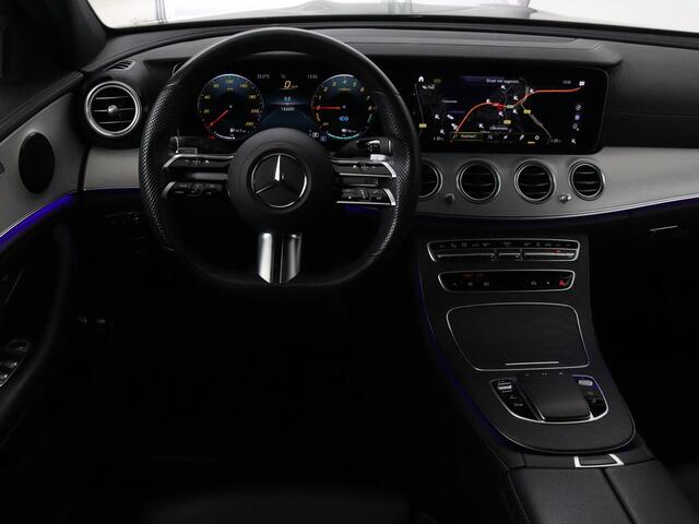 Mercedes-Benz E-KLASSE 300e Business Solution AMG | Leder | Trekhaak | Stoelverwarming | 360 camera | Carplay | Sfeerverlichting | Matrix LED | Keyless | Navigatie
