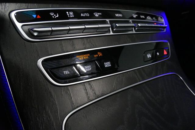 Mercedes-Benz E-KLASSE 200 AMG Line / Orig. Nederlands (facelift) / E63 AMG Diffuser / Panamericana Grill / Panoramadak / Elektr. verstelbare voorstoelen (deels) / Ambienteverlichting / Multibeam LED / Apple Carplay - Android Auto / Stoelverwarming / 20'' LMV / Rondomzichtcamer