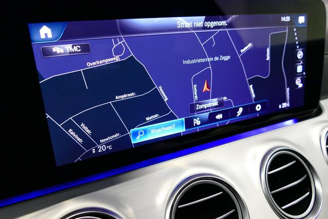 Mercedes-Benz E-KLASSE 200 AMG Line / Orig. Nederlands (facelift) / E63 AMG Diffuser / Panamericana Grill / Panoramadak / Elektr. verstelbare voorstoelen (deels) / Ambienteverlichting / Multibeam LED / Apple Carplay - Android Auto / Stoelverwarming / 20'' LMV / Rondomzichtcamer