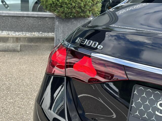Mercedes-Benz E-KLASSE 300 e AMG Line l Panorama dak I 360 camera I Head-up I DISTRONIC I Burmester 4D I Digital Light I Keyless I I Night pakket I Memory stoelen I zomer + winter set I Essenhout I Augmented Reality I Stoelverwarming l