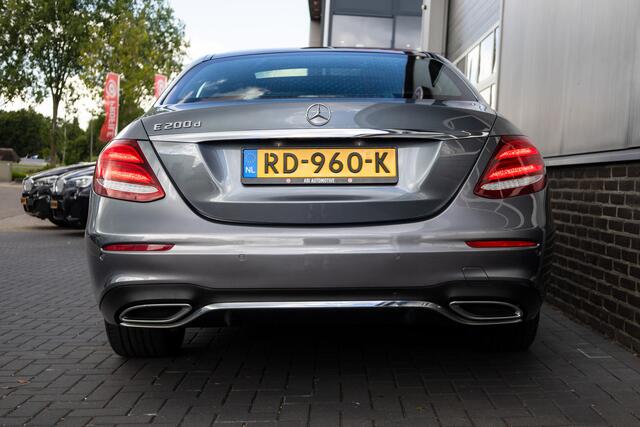 Mercedes-Benz E-KLASSE 200 d 150 pk Business Solution AMG-Pakket / NL-Auto/ Pano-Dak/ Led-Koplamp/ Wide-Screen/ Sport-Stoelen/ Stoel.Verw/ Camera/ 19'' LMV