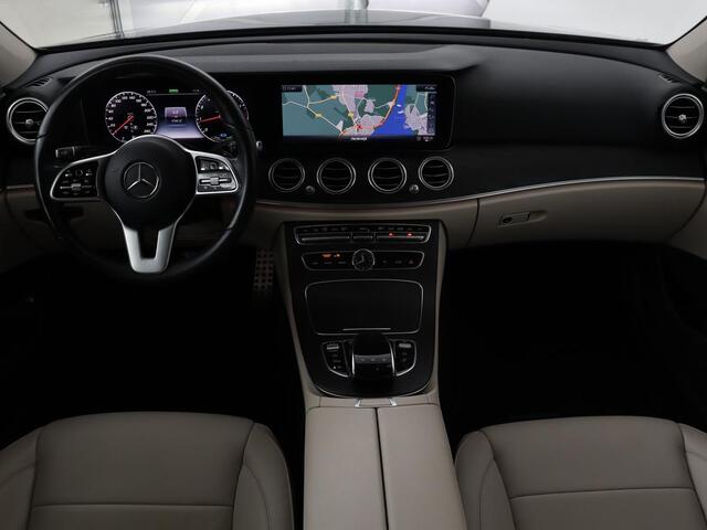 Mercedes-Benz E-KLASSE 200 Business Solutions | Leder | 360 camera | Stoelverwarming | Carplay | Matrix LED | Widescreen | Park Assist | Navigatie | Memory
