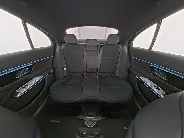 Mercedes-Benz E-KLASSE 300 e AMG Plug-In Hybride AMG Line Advanced Plus | Night Pakket | Trekhaak | MBUX Superscreen | Head-up-Display | Memory Voorstoelen. Inclusief 24 maanden Mercedes-Benz Certified garantie voor Europa.