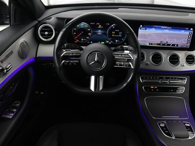 Mercedes-Benz E-KLASSE 300e AMG | Panoramadak | Burmester | Head-Up | Adaptive cruise | Stoelverwarming | 360 Camera | Memory | Carplay | Matrix LED | Leder/Alcantara | Trekhaak | Widescreen | PHEV | Plug In