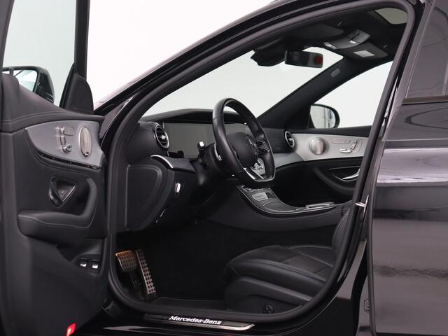 Mercedes-Benz E-KLASSE 300e AMG | Panoramadak | Burmester | Head-Up | Adaptive cruise | Stoelverwarming | 360 Camera | Memory | Carplay | Matrix LED | Leder/Alcantara | Trekhaak | Widescreen | PHEV | Plug In