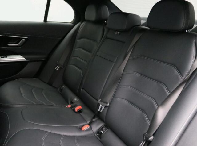 Mercedes-Benz E-KLASSE 300 e Sport Edition | Panorama Schuif-Kanteldak | 360° camera | AMG Line | MBUX Superscreen | 20" multispaaks lichtmetalen AMG velgen. Inclusief 24 maanden MB Certified garantie voor Europa.