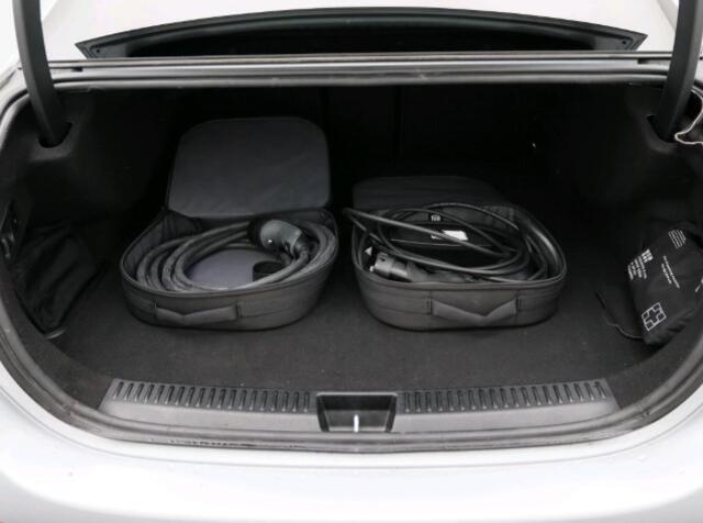 Mercedes-Benz E-KLASSE 300 e Sport Edition | Panorama Schuif-Kanteldak | 360° camera | AMG Line | MBUX Superscreen | 20" multispaaks lichtmetalen AMG velgen. Inclusief 24 maanden MB Certified garantie voor Europa.