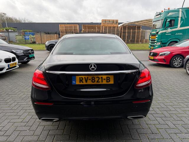 Mercedes-Benz E-KLASSE 220 d Business Solution AMG | 1E EIGENAAR | 12MND GARANTIE | BURMESTER | TREKHAAK | LED | SCHUIFDAK | LEDER | SFEERVERLICHTING |