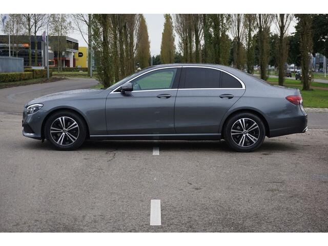 Mercedes-Benz E-KLASSE 220 d Exclusive Line l Panoramadak l Trekhaak l Widescreen l Deelbare achterbank l LED HIGH PERFORMANCE lStoelverwarming l Dode hoek assistent l Camera l Airconditioning l