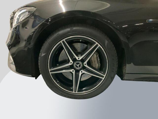 Mercedes-Benz E-KLASSE 300 e AMG Line | 320pk PHEV | Elektrisch panoramadak / schuifdak | Stoelverwarming | Bestuurdersstoel Met Geheugen | Achteruitrijcamera