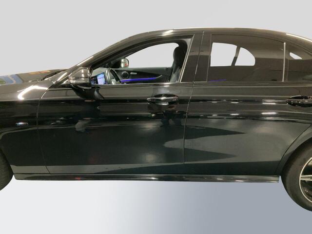 Mercedes-Benz E-KLASSE 300 e AMG Line | 320pk PHEV | Elektrisch panoramadak / schuifdak | Stoelverwarming | Bestuurdersstoel Met Geheugen | Achteruitrijcamera