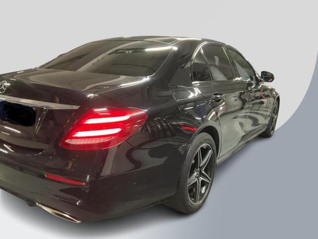 Mercedes-Benz E-KLASSE 300 e AMG Line | 320pk PHEV | Elektrisch panoramadak / schuifdak | Stoelverwarming | Bestuurdersstoel Met Geheugen | Achteruitrijcamera