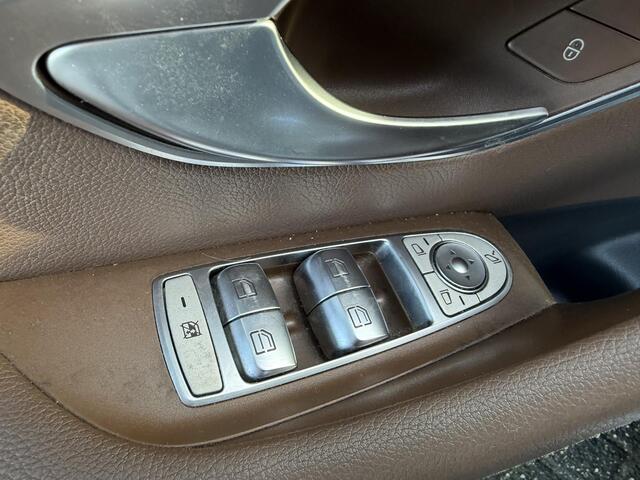 Mercedes-Benz E-KLASSE 220 d Business Solution | Widescreen | Sfeerverlichting | Navigatie | Lederen Bekleding | Stoelverwarming |