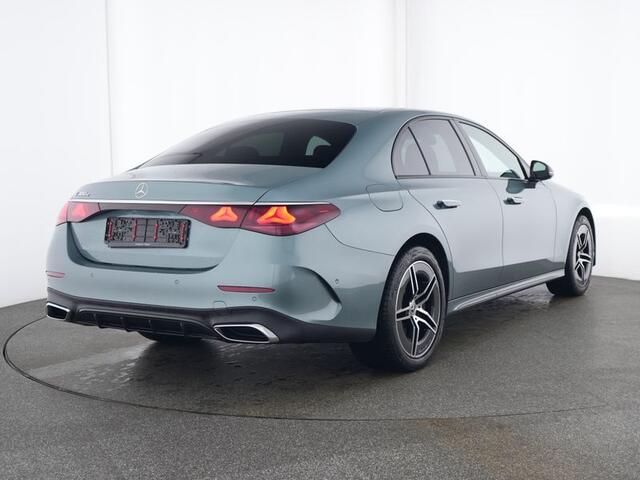 Mercedes-Benz E-KLASSE 300 e AMG Plug-In Hybride AMG Line | Night Pakket | Distronic | Dodehoekassistent | AC en DC Laden | Stuur en Stoelverwarming. Inclusief 24 maanden MB Certified garantie voor Europa.