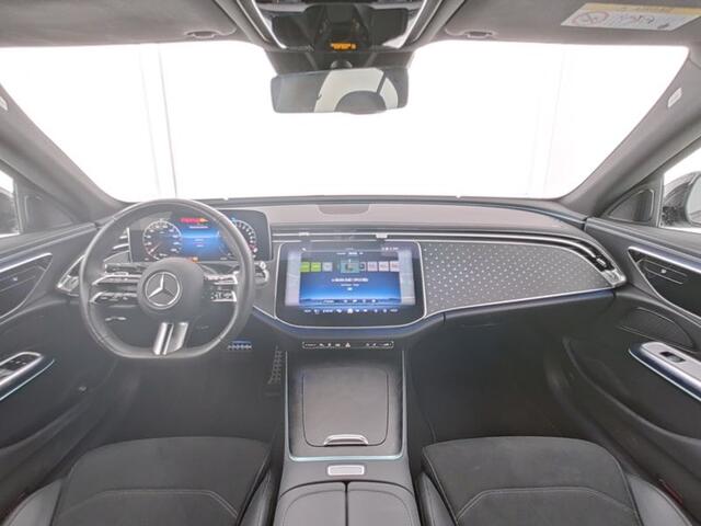 Mercedes-Benz E-KLASSE 300 e AMG Plug-In Hybride AMG Line | Night Pakket | Distronic | Dodehoekassistent | AC en DC Laden | Stuur en Stoelverwarming. Inclusief 24 maanden MB Certified garantie voor Europa.