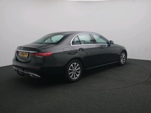 Mercedes-Benz E-KLASSE 200 Business Solution Trekhaak | Lederen Bekleding | Ledkoplampen | Sfeerverlichting | Dodehoekassistent | Achteruitrijcamera. Inclusief 24 maanden MB Certified garantie voor Europa.