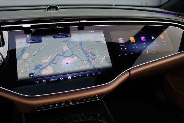 Mercedes-Benz E-KLASSE 300 de AMG Line | Hyperscreen | Airmatic | Achterasbesturing | Distronic | Digital Light | Stoelventilatie | Panoramadak | Surround Camera | Burmester | Keyless Go |