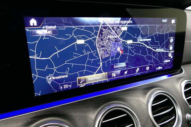 Mercedes-Benz E-KLASSE 300 e AMG Line / E63 AMG Diffuser / Panamericana Grill / Panoramadak / Burmester Surround Sound / Rondomzichtcamera / Deels elektr. verstelbare voorstoelen / Ambienteverlichting / Stoelverwarming / Apple Carplay - Android Auto / 20'' LMV / Trekhaak (zwenk