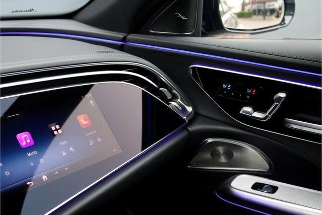 Mercedes-Benz E-KLASSE 400 e 4MATIC AMG Line | Hyperscreen | Luchtvering | Achterasbesturing | Distronic+ | HUD | Massage | Burmester | Nappa Leder | Trekhaak | Vlakkenverwarming | Stoelventilatie |