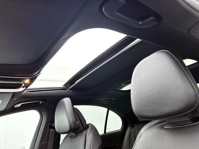 Mercedes-Benz E-KLASSE 300 e AMG Plug-In Hybride AMG Line | Panoramadak | Widescreen Dashboard | Burmester® 4D surround sound system | Digil Licht. Inclusief 24 maanden MB Certified garantie voor Europa.