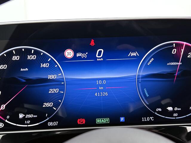 Mercedes-Benz E-KLASSE 300 e AMG Plug-In Hybride AMG Line | Panoramadak | Widescreen Dashboard | Burmester® 4D surround sound system | Digil Licht. Inclusief 24 maanden MB Certified garantie voor Europa.