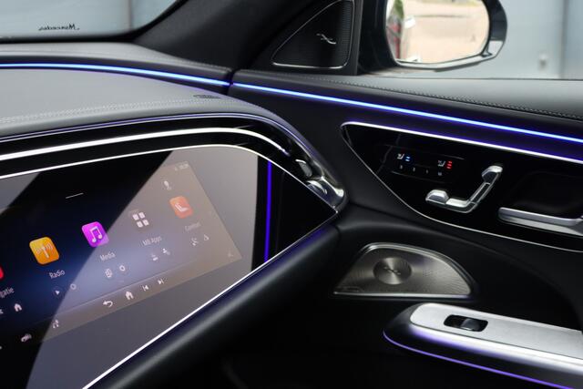 Mercedes-Benz E-KLASSE 400 e 4MATIC AMG Line | Hyperscreen | Luchtvering | Achterasbesturing | Distronic+ | HUD | Massage | Burmester | Nappa Leder | Trekhaak | Vlakkenverwarming | Stoelventilatie | Soft-Close |