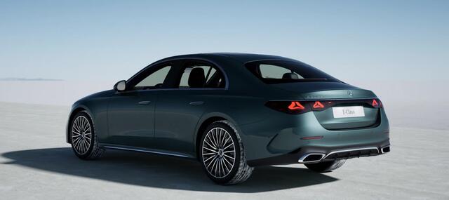 Mercedes-Benz E-KLASSE 300 e AMG Line - Airmatic - Trekhaak - Panoramadak - Verwarmde/geklimatiseerde stoelen - Burmester - MBUX superscreen - Rijassistentiepakket Plus -