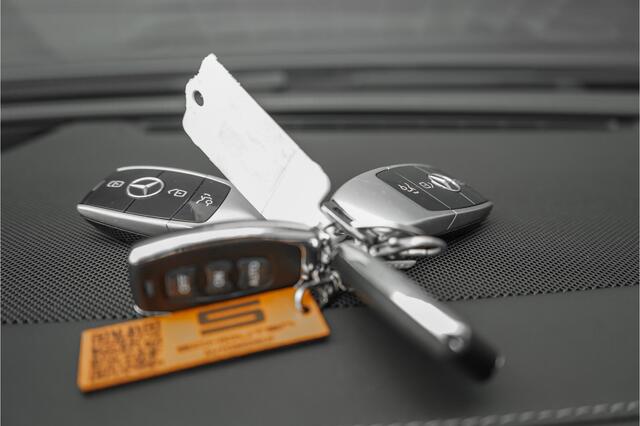 Mercedes-Benz E-KLASSE Cabrio AMG 53 4M Premium Plus Luchtvering Aircap Nappa Leder Burmester Stoelventilatie HUD