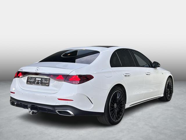 Mercedes-Benz E-KLASSE 300 e AMG Line | Superscreen | Panoramadak | Trekhaak | Stoelverwarming | Rijassistentiepakket