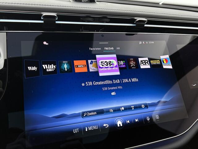 Mercedes-Benz E-KLASSE 300 e Business Solution AMG | Premium pakket | Winterpakket | Nightpakket | Leder pakket | 360° camera | Trekhaak | Panoramaschuifdak | 20-inch multi-spaak AMG velgen | GUARD 360° | Burmester® 4D surround sound |