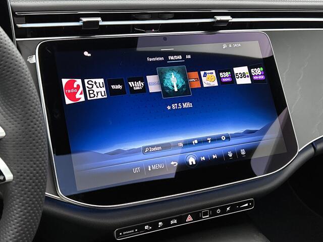 Mercedes-Benz E-KLASSE 300 e Business Solution AMG | Comfortpakket Plus | Winterpakket | Nightpakket | Trekhaak | Panoramaschuifdak | GUARD 360° | Warmtewerend, donkergetint glas | 19-inch vijfdubbelspaaks AMG velgen |