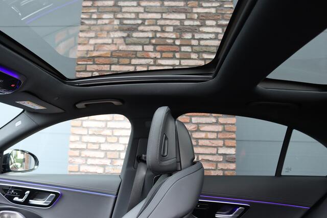 Mercedes-Benz E-KLASSE 400 e 4MATIC AMG Line | Luchtvering | Achterasbesturing | Hyperscreen | Distronic+ | Trekhaak | Digital Light | HUD | Burmester | Achterbank Verwarmd |3D-Display |