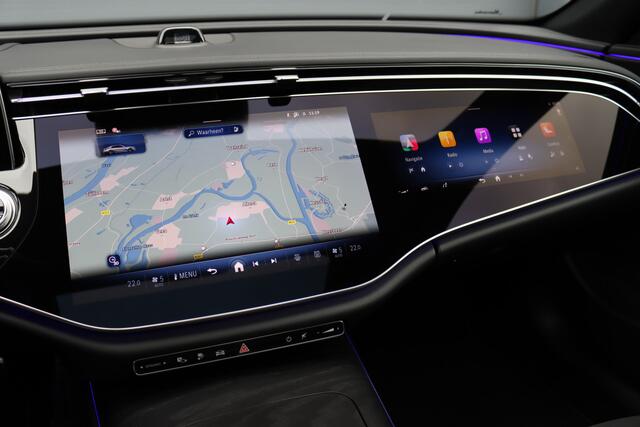 Mercedes-Benz E-KLASSE 400 e 4MATIC AMG Line | Luchtvering | Achterasbesturing | Hyperscreen | Distronic+ | Trekhaak | Digital Light | HUD | Burmester | Achterbank Verwarmd |3D-Display |