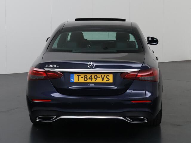 Mercedes-Benz E-KLASSE 300 e Exclusive Line | Trekhaak | Panoramadak | Widescreen | Stoelverwarming | AMG exterieur |