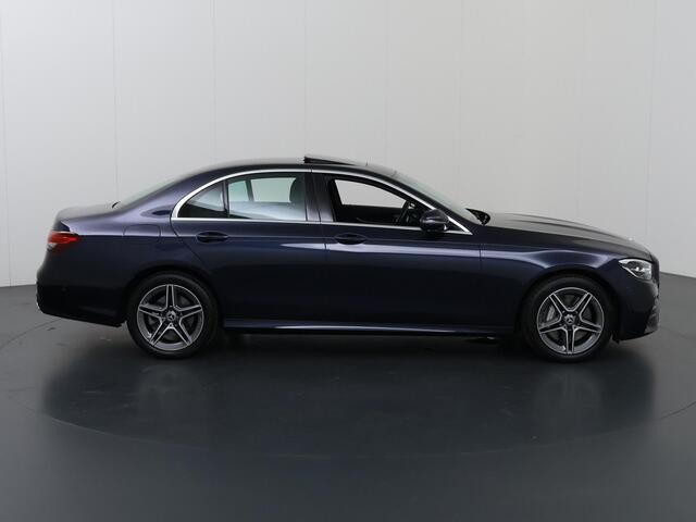 Mercedes-Benz E-KLASSE 300 e Exclusive Line | Trekhaak | Panoramadak | Widescreen | Stoelverwarming | AMG exterieur |