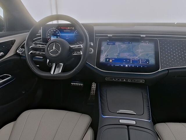 Mercedes-Benz E-KLASSE 300 e AMG Nightpakket Plug-In Hybride | Machiatobeige Int. | Panoramadak | Trekhaak | Rijassistentie Pack | Stuur en Stoelverwarming | Inclusief 24 maanden Mercedes-Benz Certified garantie voor Europa.