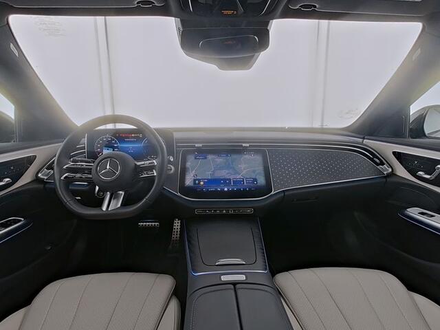 Mercedes-Benz E-KLASSE 300 e AMG Nightpakket Plug-In Hybride | Machiatobeige Int. | Panoramadak | Trekhaak | Rijassistentie Pack | Stuur en Stoelverwarming | Inclusief 24 maanden Mercedes-Benz Certified garantie voor Europa.