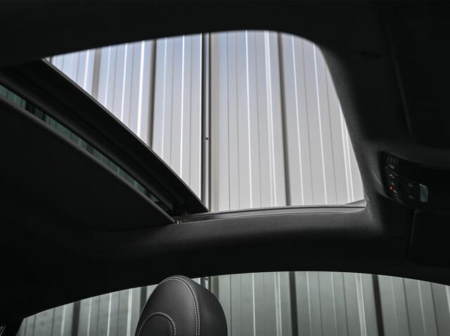 Mercedes-Benz E-KLASSE Coupé 300 Edition 1 AMG Line | NL Auto| Panoramadak | 360 Camera | Burmester | Memory Seats | Ambiance Interieur | Stoelverwarming | Keyless Entry | Multibeam Led |