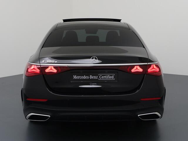 Mercedes-Benz E-KLASSE 300e Sport Edition | Panoramaschuifdak | Premium Plus | Rijassistentiepakket Plus | Night | Head-up display | Burmester |