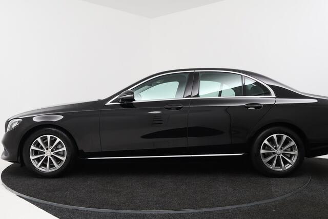 Mercedes-Benz E-KLASSE 200 Business Solution (SFEERVERLICHTING, CAMERA, STOELVERWARMING, LED, DEALER ONDERHOUDEN