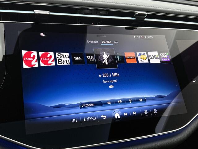 Mercedes-Benz E-KLASSE 300 e Business Solution AMG | Premium pakket | Winterpakket | Nightpakket | Leder pakket | Trekhaak | 360° camera | GUARD 360° | 20-inch Multi-spaak AMG velgen | Panoramaschuifdak | Burmester® 4D surround sound system |