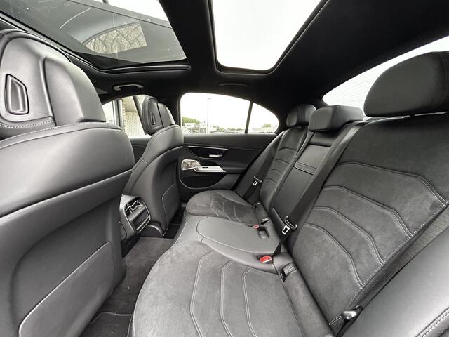 Mercedes-Benz E-KLASSE 300 e AMG | Panoramadak | MBUX Superscreen | Burmester