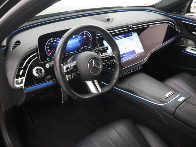 Mercedes-Benz E-KLASSE 300 e Sport Edition | AMG | Burmester | Trekhaak | Hyperscreen | Night | Multispaaks lichtmetalen velgen | Memory | Digital Light | Verlichte grill |