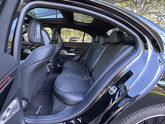 Mercedes-Benz E-KLASSE 300e Sport Edition AMG // Hyperscreen // Burmester 4D // Distronic // Panoramadak // Active Sfeerverlichting // Keyless Entry // Nightpakket // 20" LM