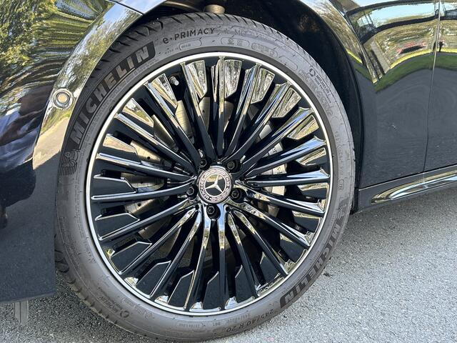 Mercedes-Benz E-KLASSE 300e Sport Edition AMG // Hyperscreen // Burmester 4D // Distronic // Panoramadak // Active Sfeerverlichting // Keyless Entry // Nightpakket // 20" LM