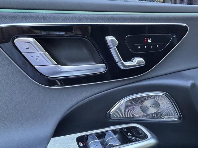 Mercedes-Benz E-KLASSE 300e Sport Edition AMG // Hyperscreen // Burmester 4D // Distronic // Panoramadak // Active Sfeerverlichting // Keyless Entry // Nightpakket // 20" LM
