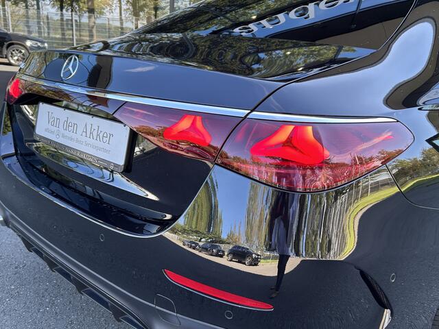 Mercedes-Benz E-KLASSE 300e Sport Edition AMG // Hyperscreen // Burmester 4D // Distronic // Panoramadak // Active Sfeerverlichting // Keyless Entry // Nightpakket // 20" LM