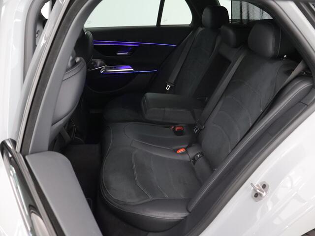 Mercedes-Benz E-estate 300 e AMG Line | Superscreen | Burmester | Verlichte grill | 20" lichtmetalen velgen | Panoramadak | Trekhaak |