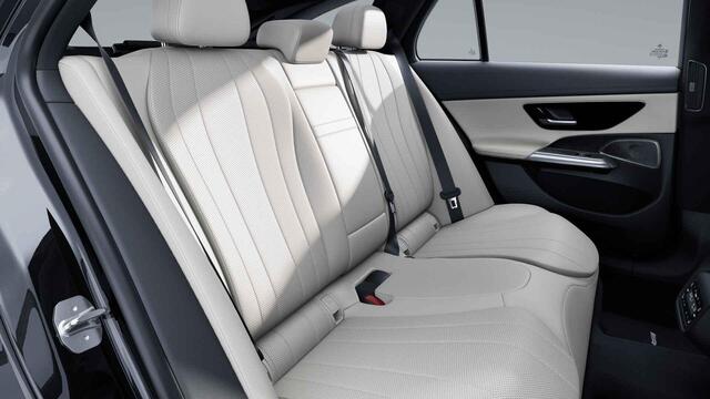 Mercedes-Benz E-estate 300 e AMG Line | Macchiatobeige interieur | | Premium plus | Superscreen | Trekhaak | Panoramadak | Night |